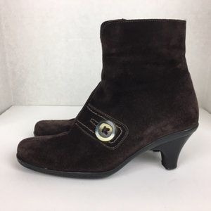 La CANADIENNE Brown Suede Leather.